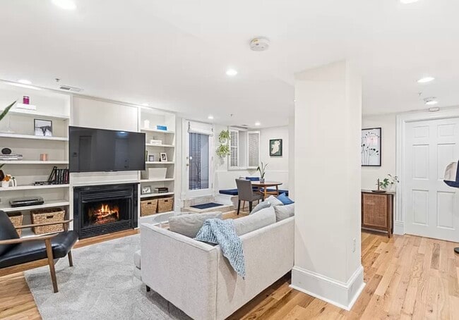 Photo - 1212 M St NW Unidad 100