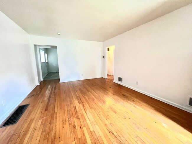 Photo - Bright, Updated 4-Bed Home in Cincinnati – Central HVAC, 1,308 Sq Ft, Utilities Included: Water