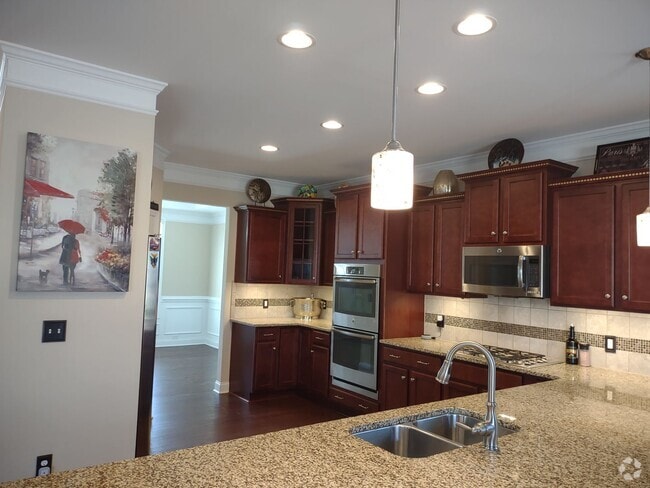 Building Photo - Amazing Four Bedroom Home with GREAT Commu...