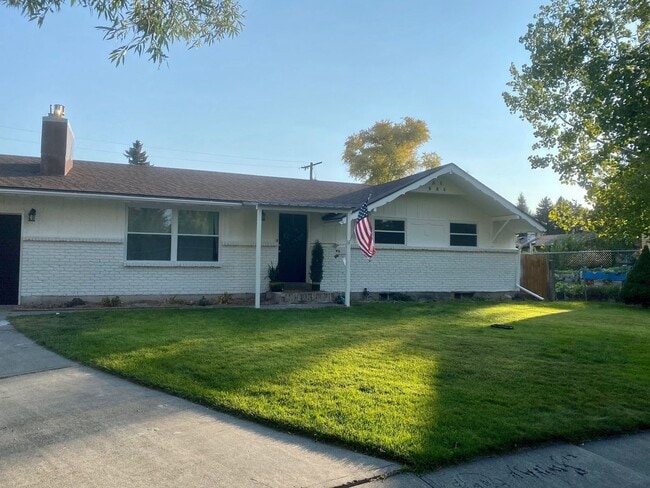 Newly Remodeled 5 Bed, 3 Bath Home – 2-Car... - Newly Remodeled 5 Bed, 3 Bath Home – 2-Car...