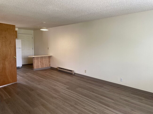 Photo - Very Nice 2 Bed / 2 Bath Townhome - Brand New Flooring and Fresh Paint