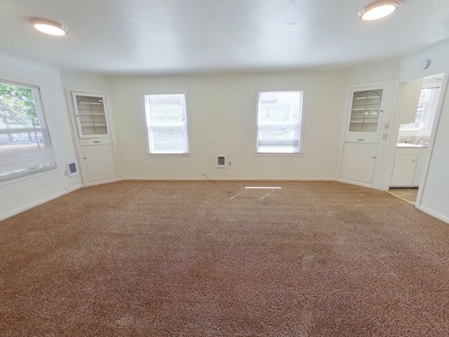 Photo - 5 bedroom house near campus! 2 Months free...