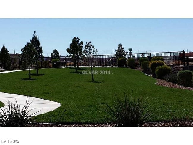 Photo - 680 Sumatra Pl House