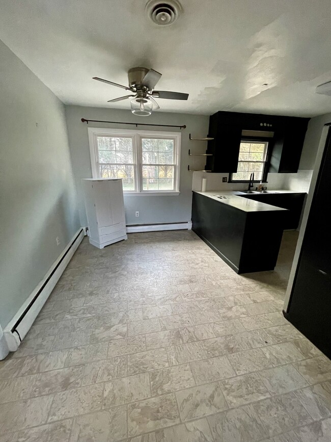 Photo - 1002 Sherwood Cir