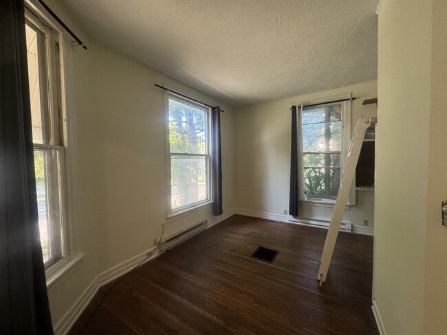 Photo - 521 E 7th St