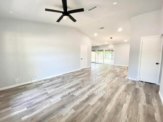 Photo - 1426 S Belt Line Rd