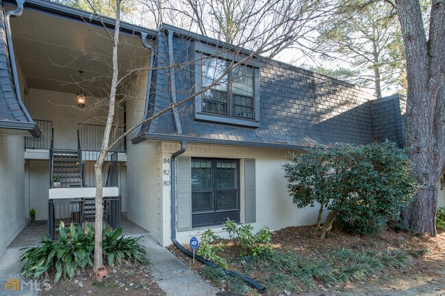 Photo - 82 Adrian Pl NW