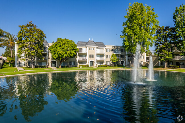 Versailles on the Lake Apartments - Versailles on the Lake Apartments