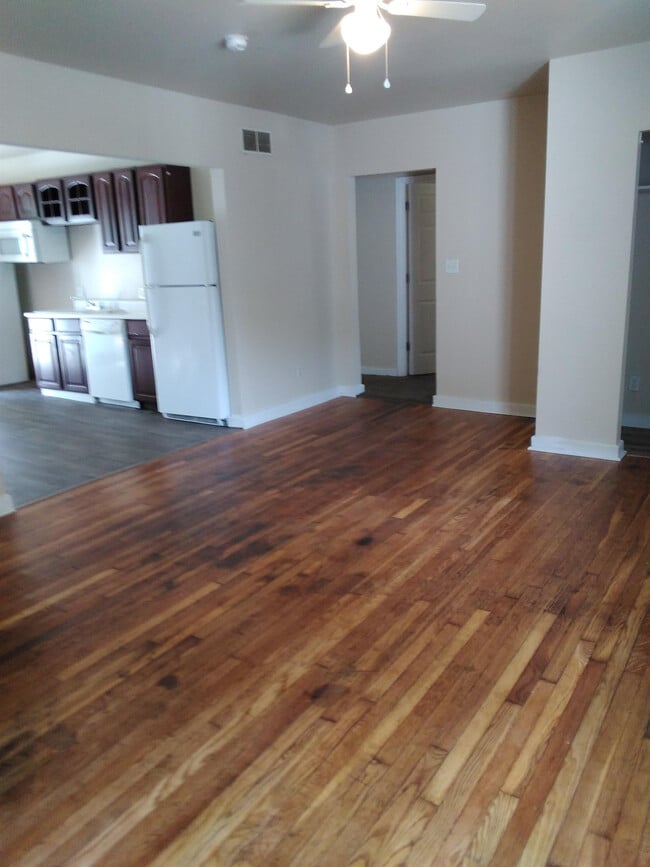 Photo - 701 S James St