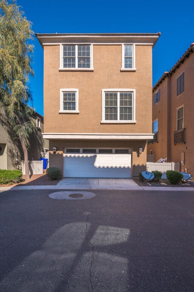 Photo - 1628 E Canyon Creek Dr