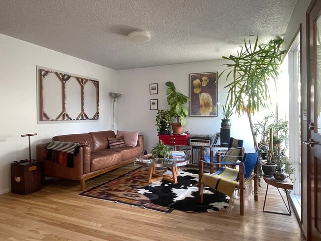 Building Photo - 4835 SE 76th Ave Rental