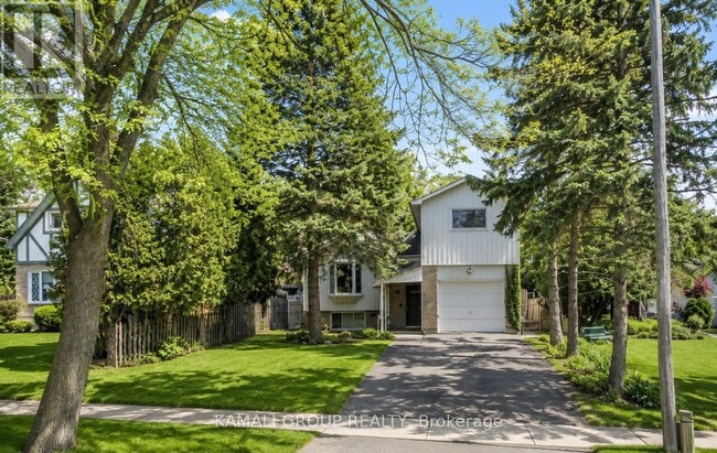 Photo - 363 Grandview St S