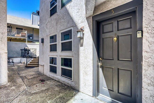 Photo - 1500 Woodlawn Blvd Unit 105