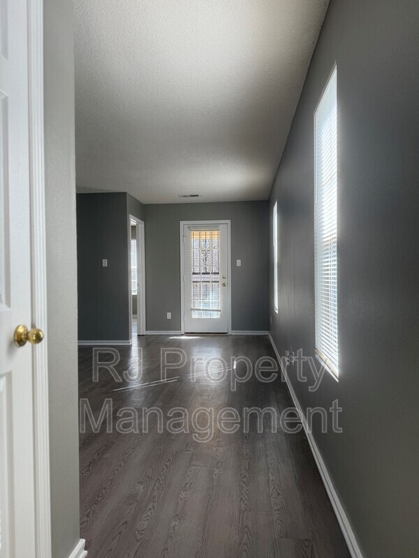 Photo - 4817 Royal Run Dr