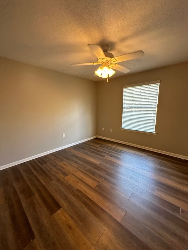 Photo - 16 Navigator Ln