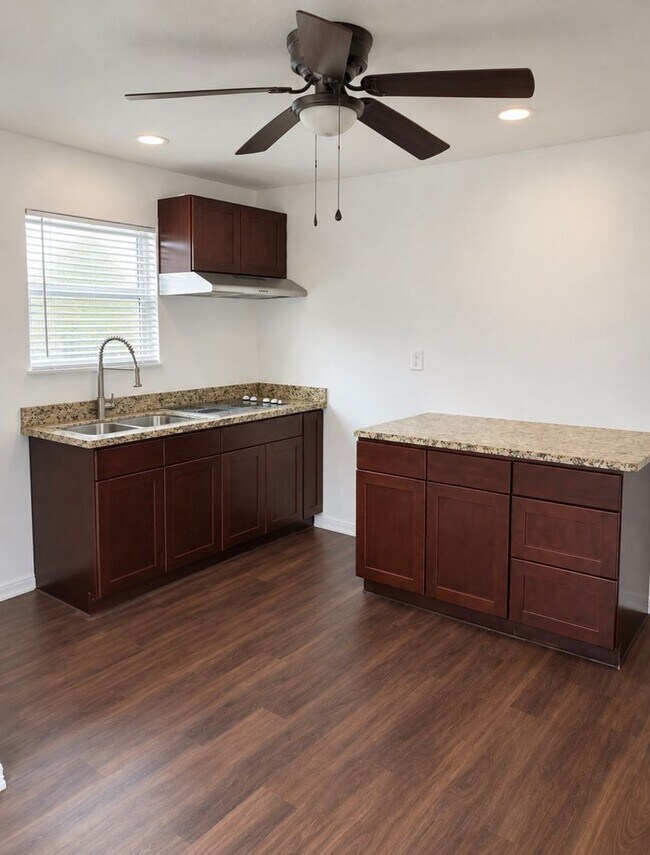 3118 Memel St Unidad B I