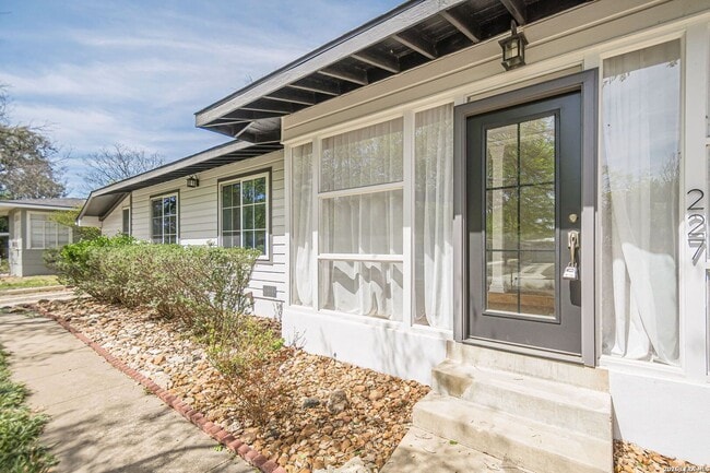 Photo - GORGEOUS 4-BEDROOM HOME IN TERRELL HEIGHTS
