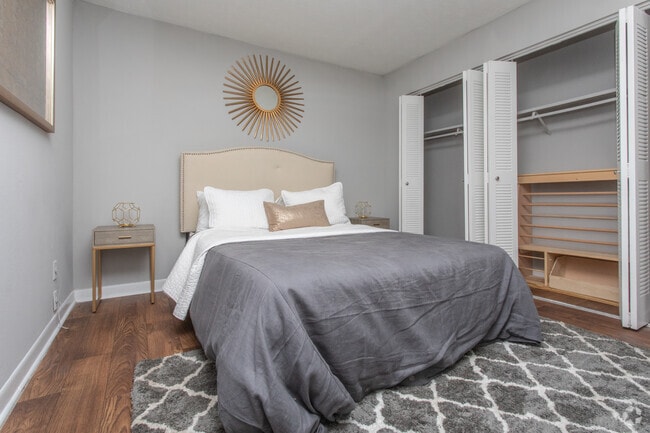 2BR, 2 BA - 1034SF - Paramont