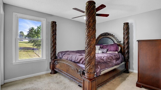 Photo - For Rent : 4BR, 1 1/2BA home with fenced in back yard and storage building.