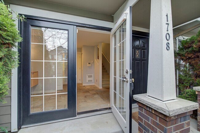 Photo - 2Bd/2.5Ba Seattle Townhouse