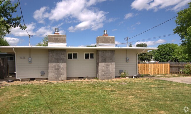 Building Photo - Updated 3 Bedroom 2 Bath Single Level Dupl... Unit hayes1937 Rental