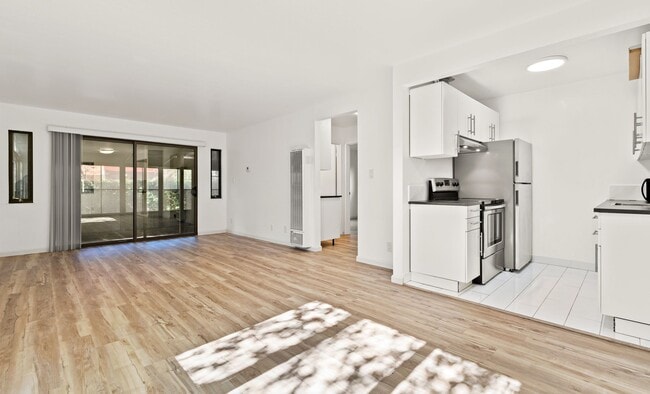 Photo - Secluded Rockridge 2BD | Parking Included | Near BART, Shops & Dining Unidad 02