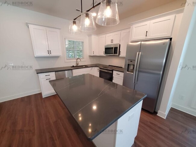 Photo - 617 Wellingburg Rd SE