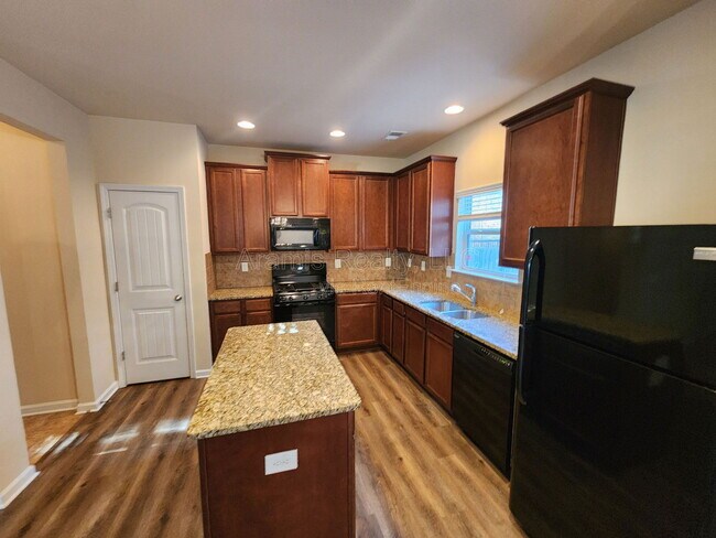 Photo - 2385 Capella Cir SW