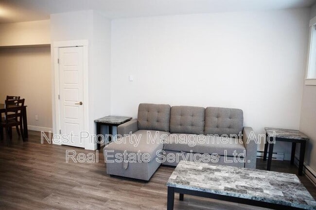 Photo - 110-110 Baxter Ave