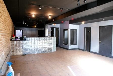 Building Photo 3 - 7032 W Belmont Ave