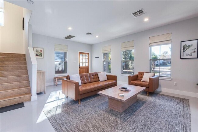 Photo - 1606 Morgan Ln