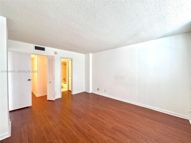 Photo - 2505 Belmont Ln Unidad 2505
