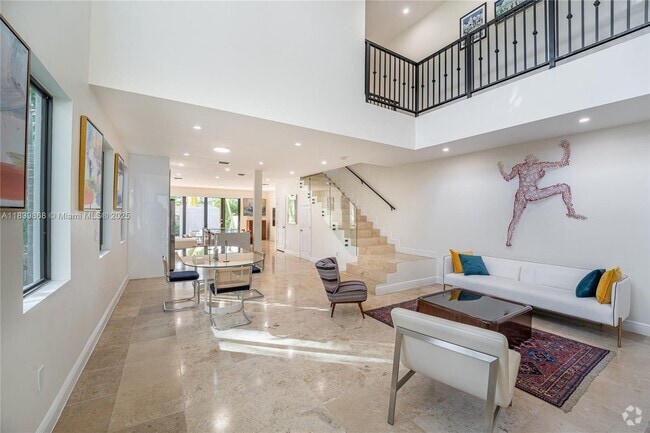 Building Photo - 2766 SW 33rd Ave Rental