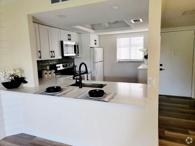 Building Photo - 3700 Beneva South Rental