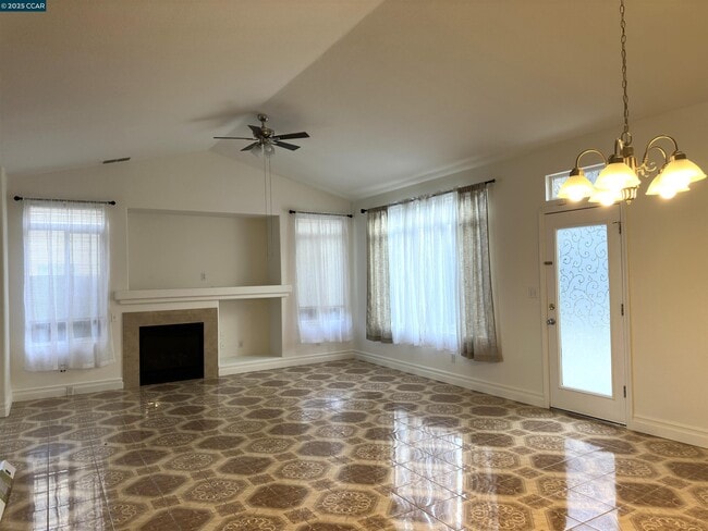 Photo - 111 Steinbeck Ct