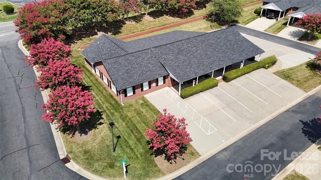 Photo - 6299 Pansy Trl