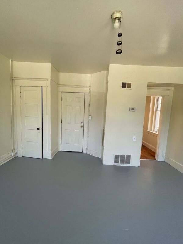 Photo - 117 W 29th St Unidad #2F