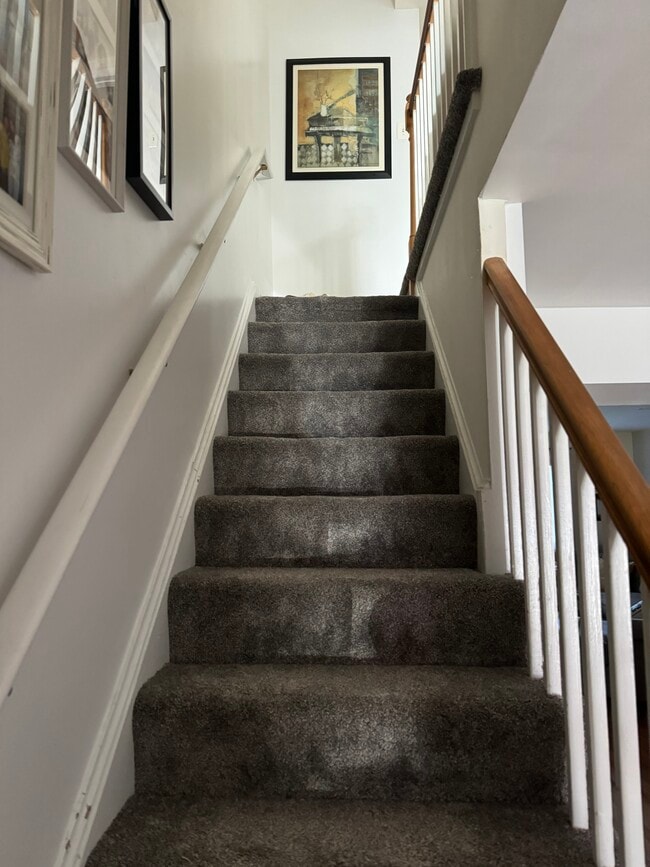 Staircase - 1515A N Van Dorn St Unit 1515A