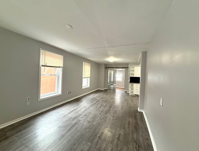 Building Photo - Unit 2-171 East Ave S