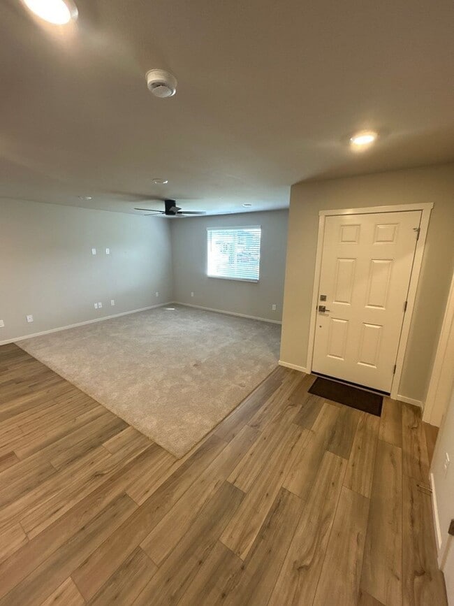 Building Photo - 610 Pickering Ln