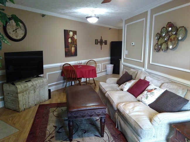 Photo - 623 Wyndhurst Dr