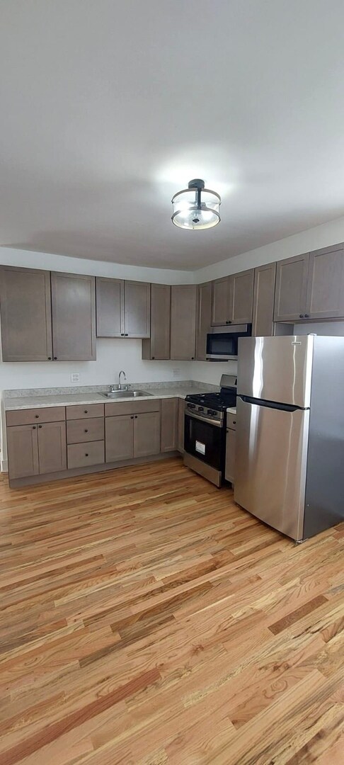 Photo - 3915 W Potomac Ave