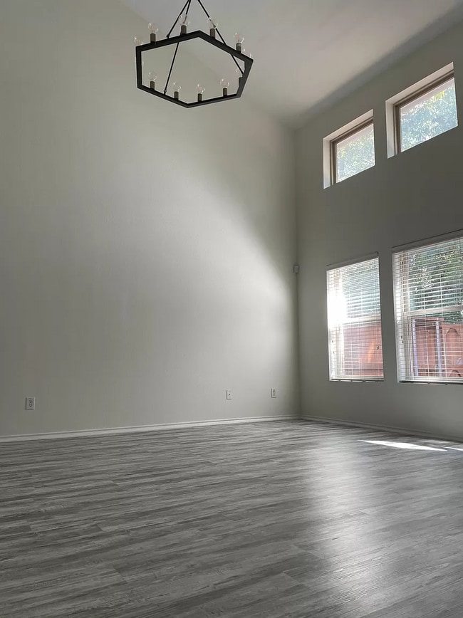 Photo - 1165 Sophia St