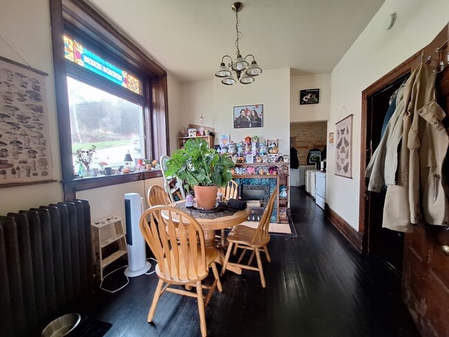 Photo - Large 3 Bedroom Open August Unit 531 W 4th St - 1
