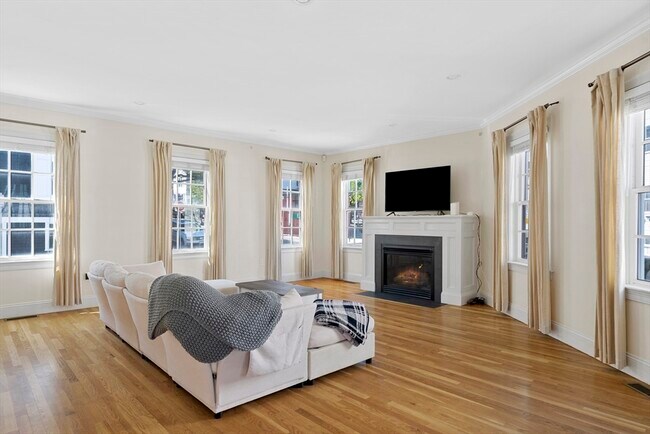Photo - 402 E 3rd St