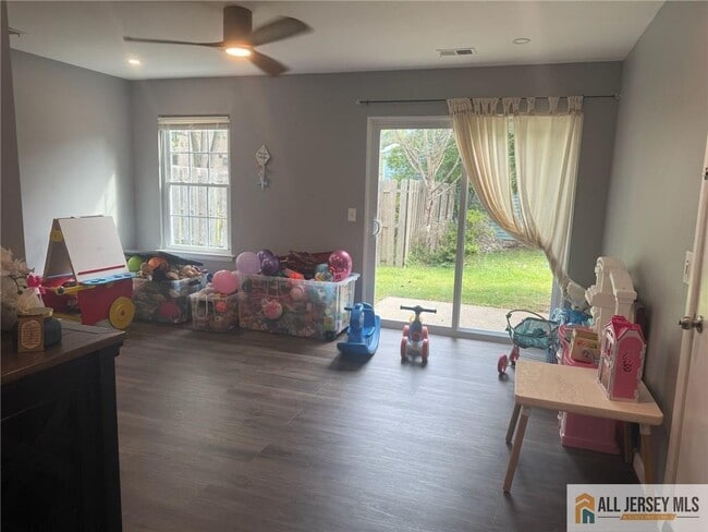 Photo - 22 Woodbury Rd