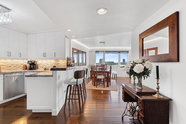 Photo - 3000 Holiday Dr Unit 905