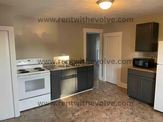Photo - 450 1/2 E. Carl St., Winchester, IN