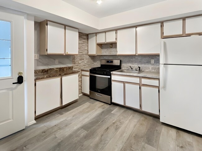 Photo - 49 Latourette Ln