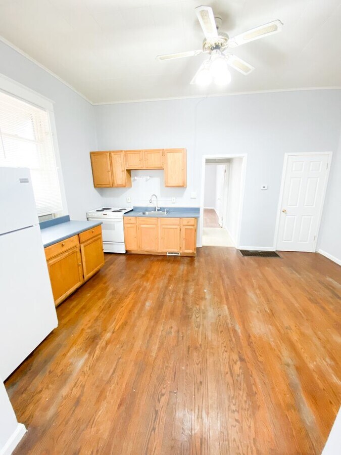 Photo - 1 Bed/1 Bath! Hardwood floors! Gas include...
